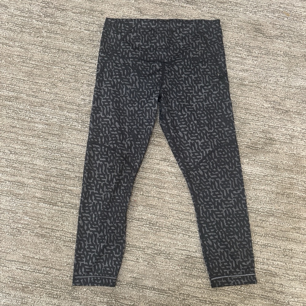 LuLuemon Black And Gray Patterned Active Crop Leggings